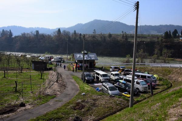 大会当日のカヌーランド駐車場の写真