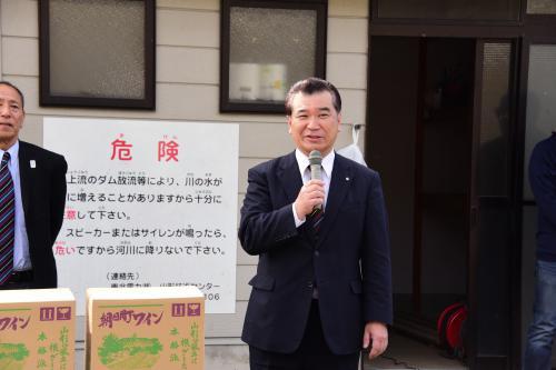 歓迎のあいさつをする鈴木町長の写真