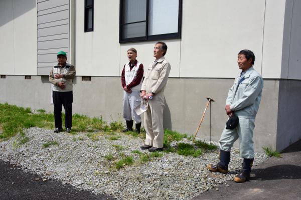 高田地区区長さんと案内人の皆さんの写真