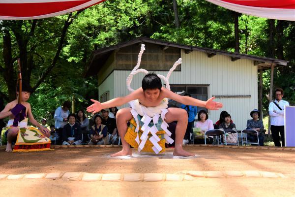 東の横綱の土俵入りの写真2