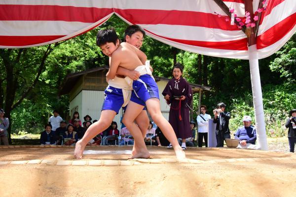 トップ3の勝負の様子の写真