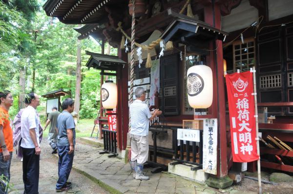 最後の拝殿の参拝の様子の写真