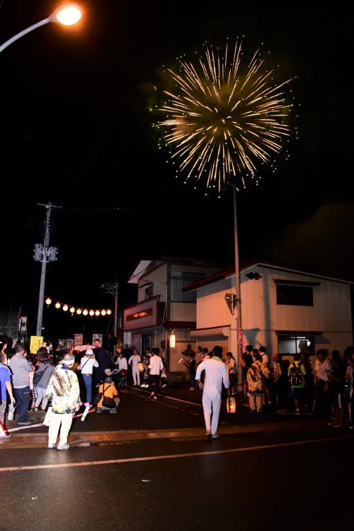 打ち上がる花火の写真