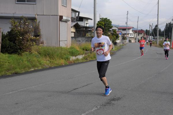 川口副町長が走る様子の写真