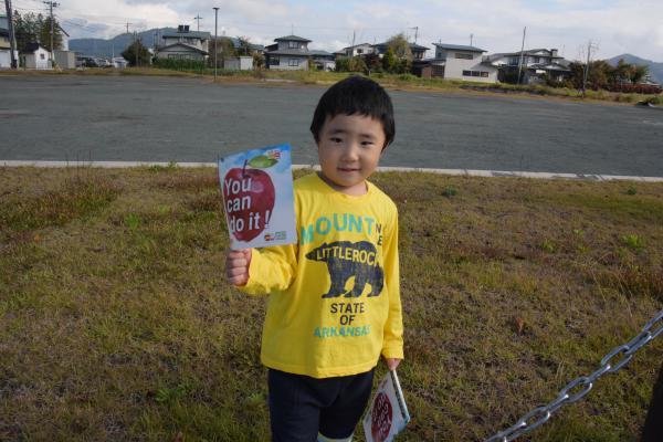 応援する子供の写真