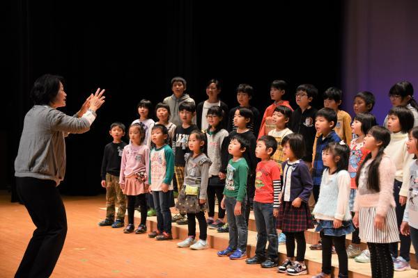西五百川小学校全児童39名による合唱の様子1
