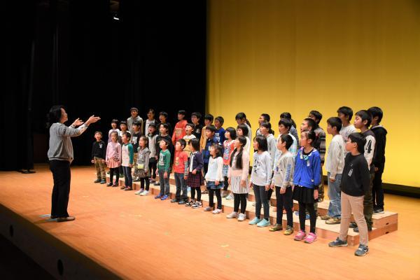 西五百川小学校全児童39名による合唱の様子2