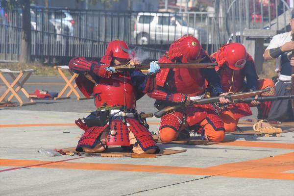 「森重流砲術伝承会」による迫力の伝承演舞の写真2