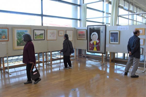 竹の子会・絵画愛好会の絵画の様子の写真