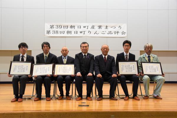 優秀技能者表彰を受賞した皆さんの写真