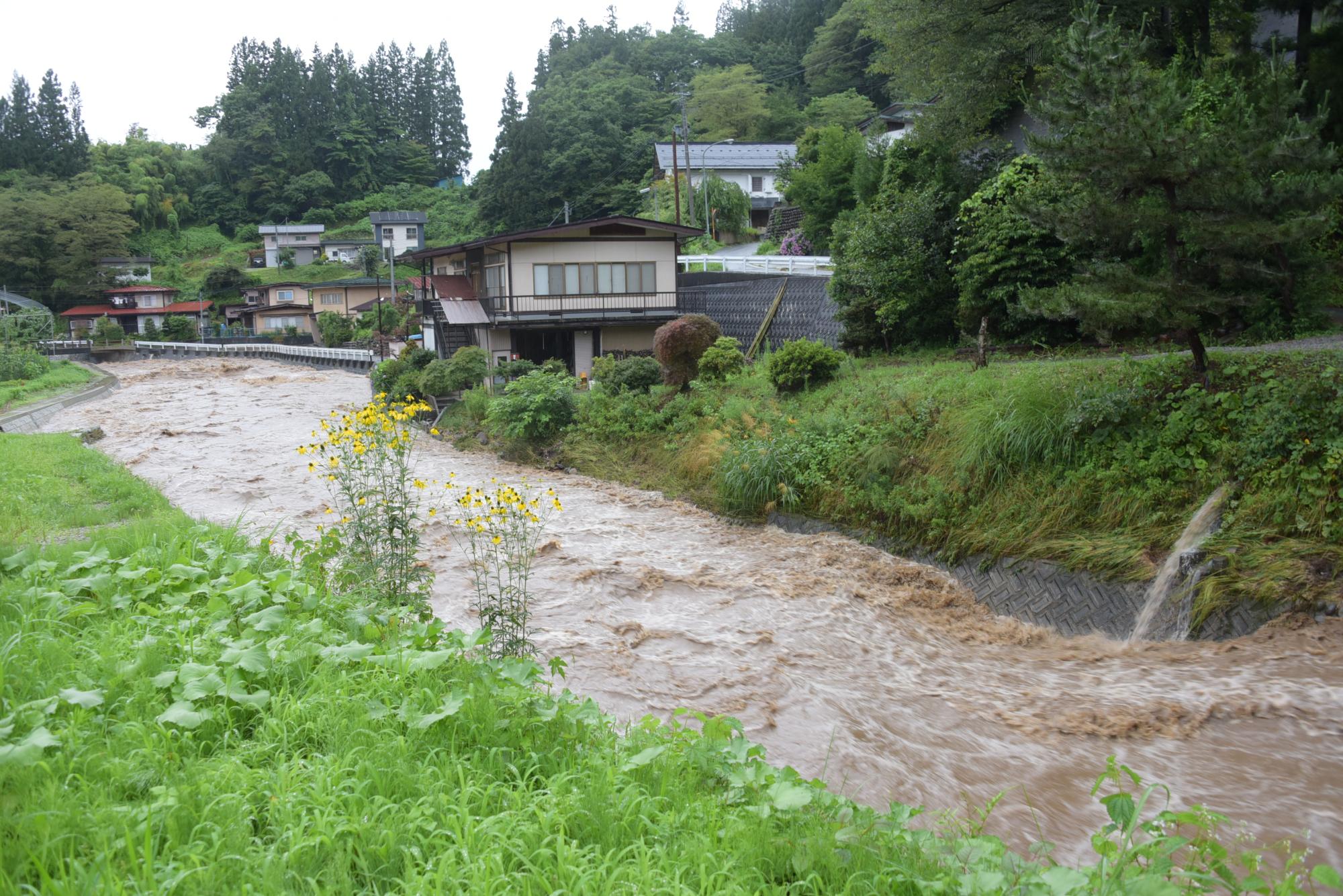 古槇地内送橋川