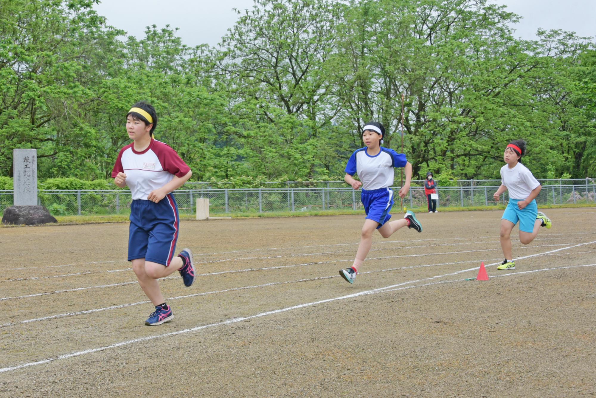 女子長距離走の様子