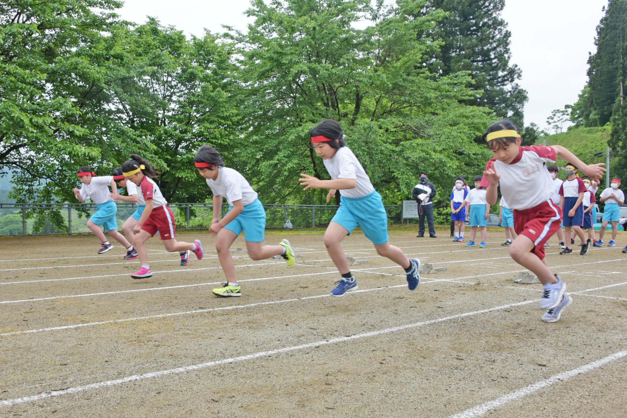 女子短距離走の様子