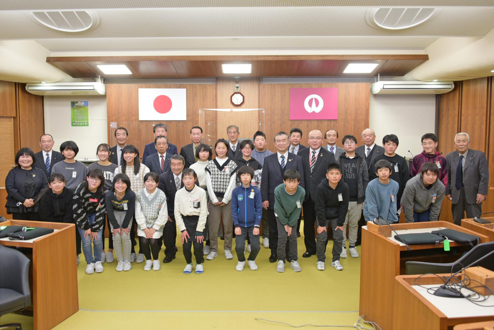 子ども議会集合写真