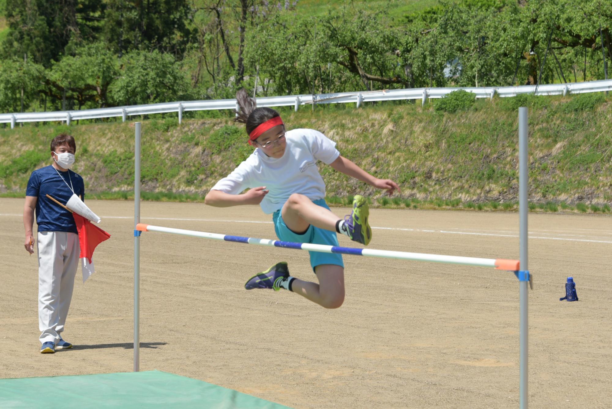 走り高跳びの様子