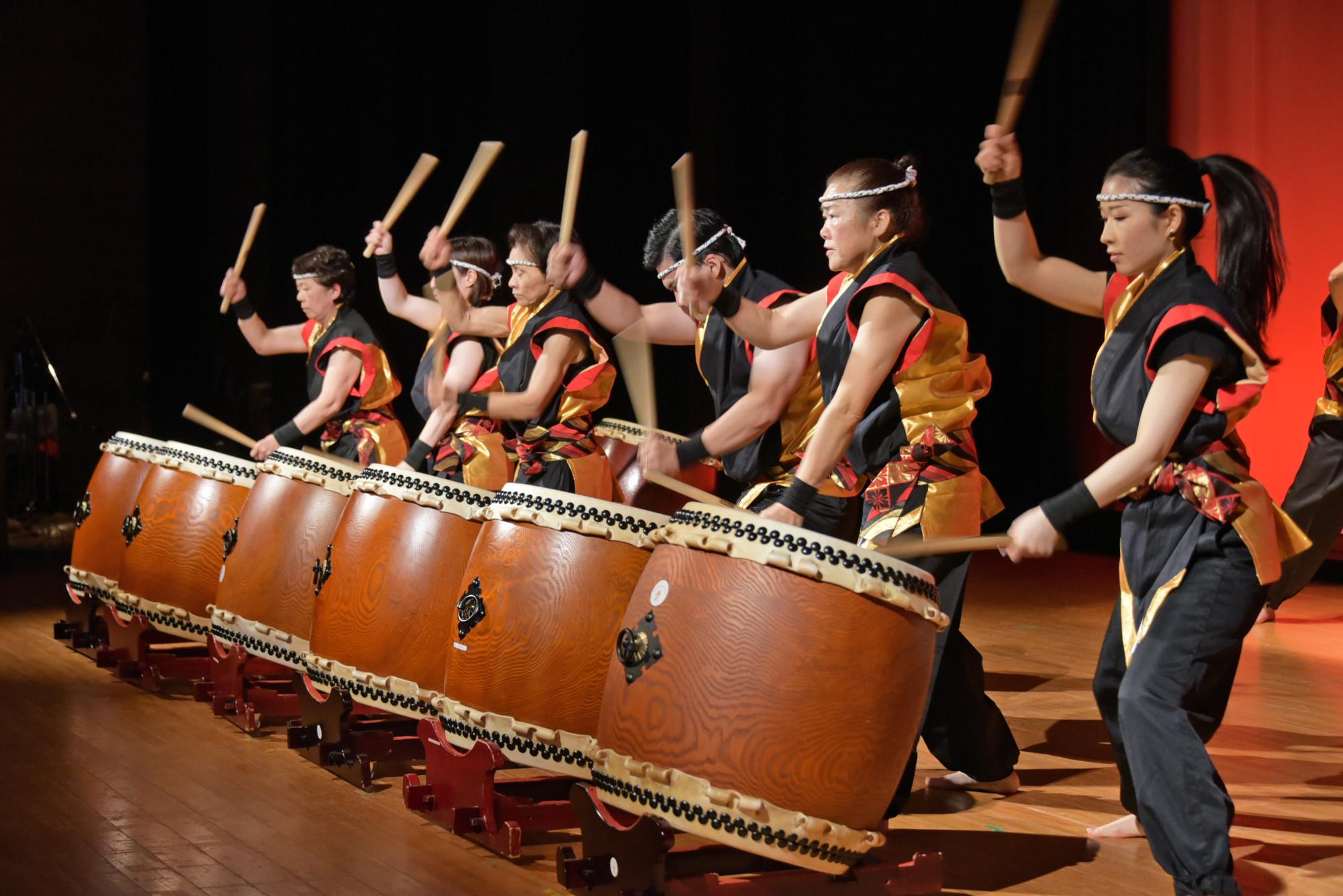 送橋神明こぶし太鼓による勇ましい演奏