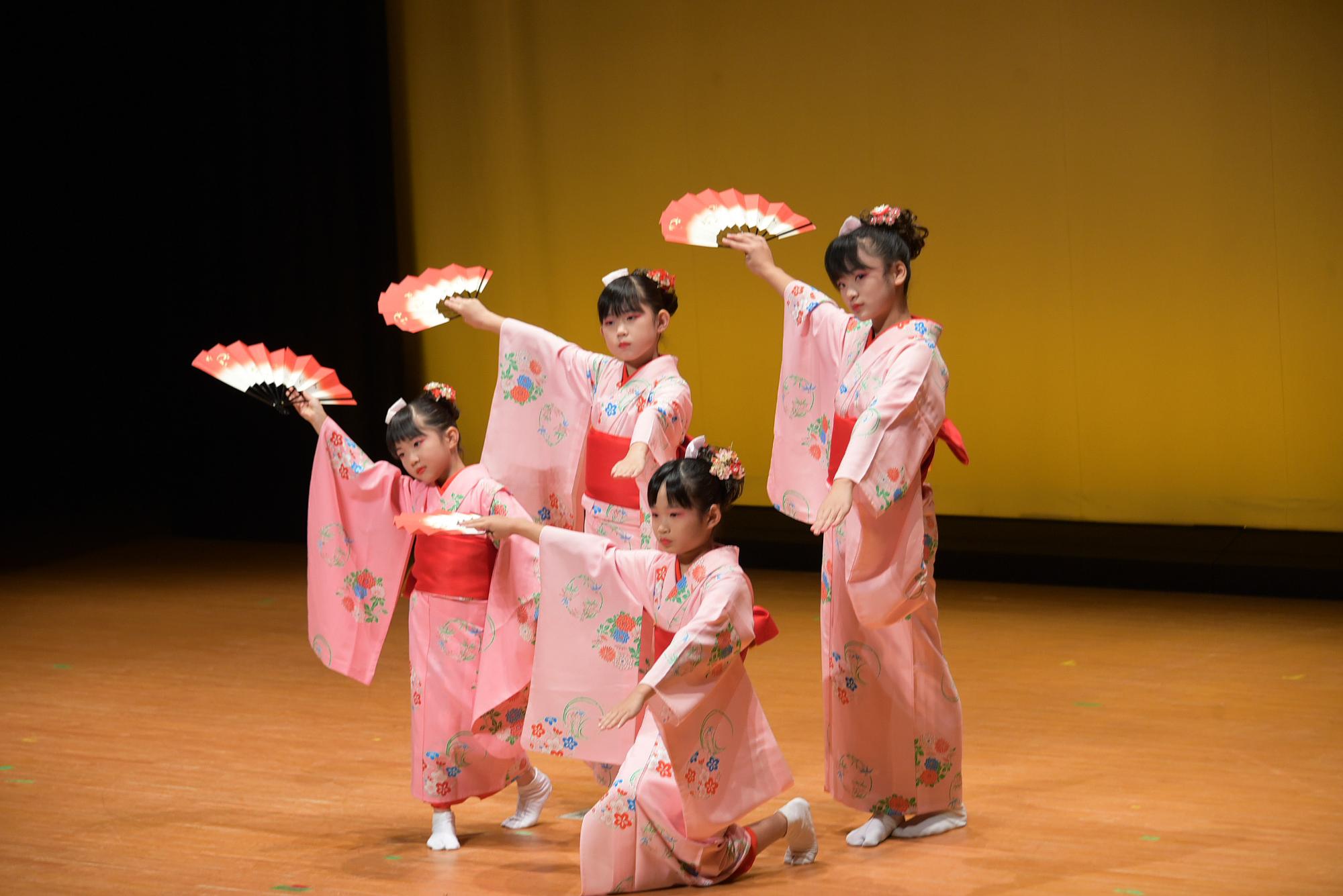 朝日柳香会による雅な日本舞踊
