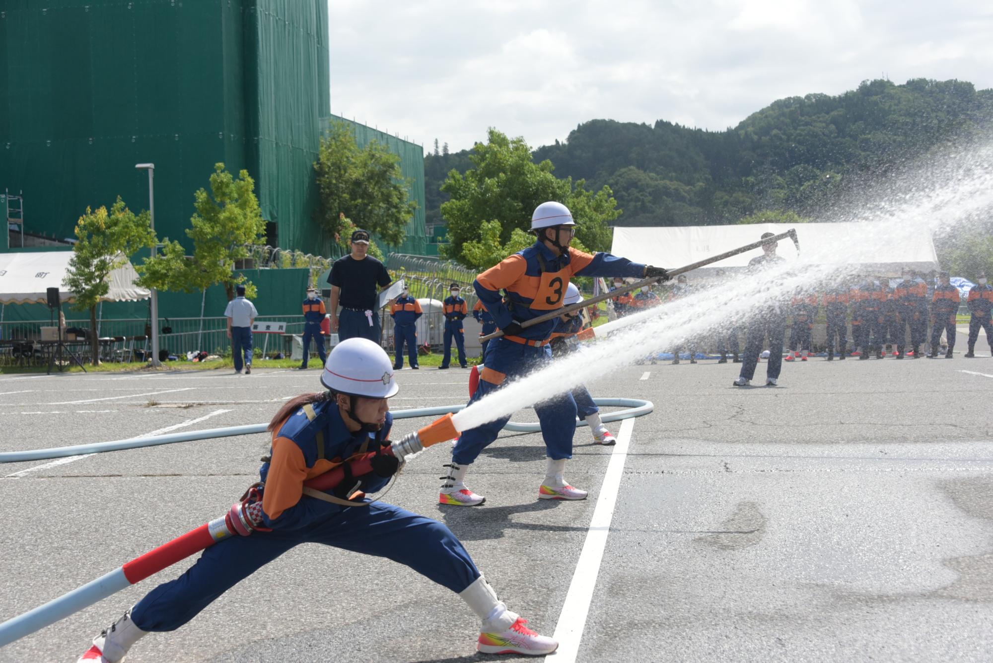 自動車ポンプ操法の様子