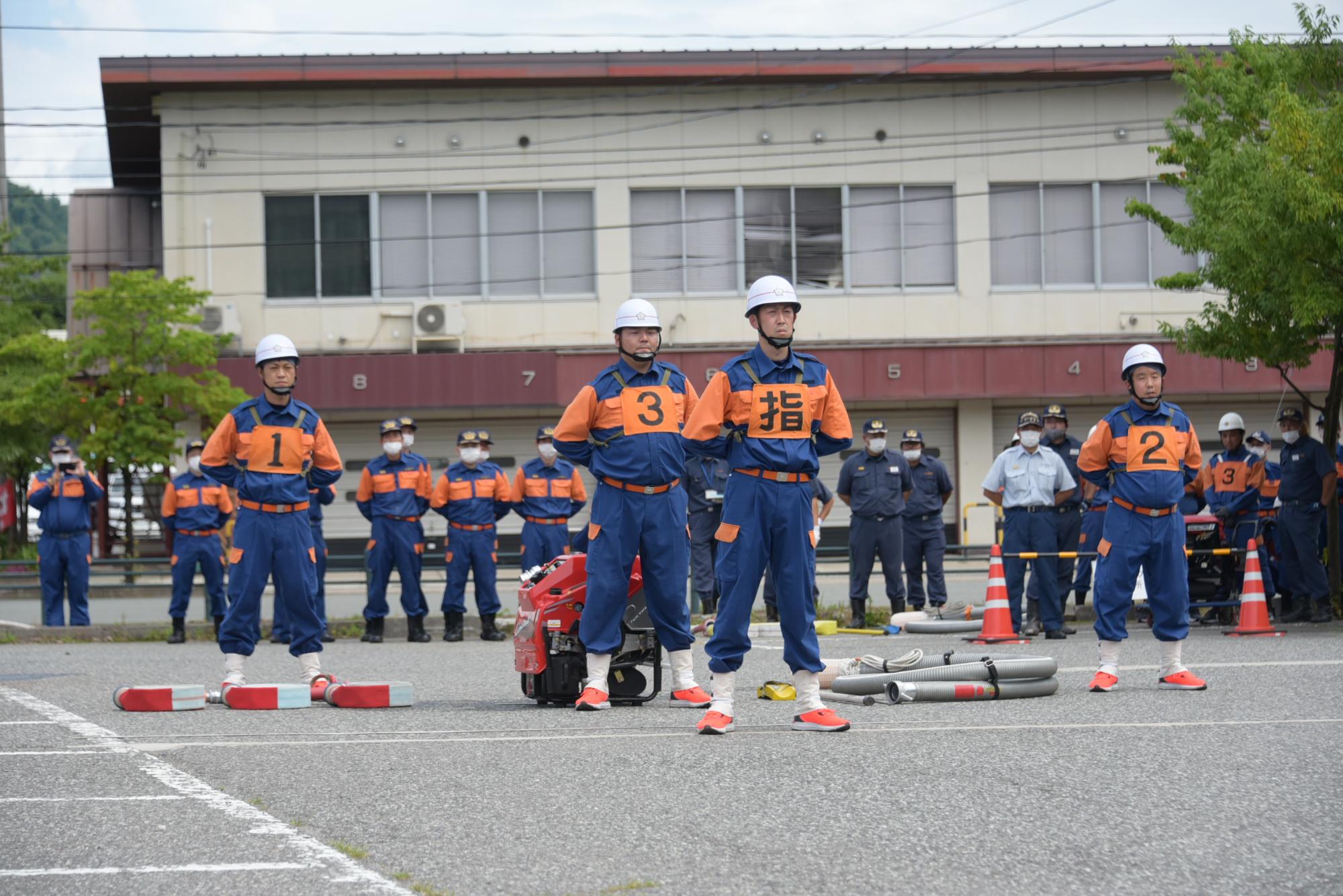 小型ポンプ操法の様子