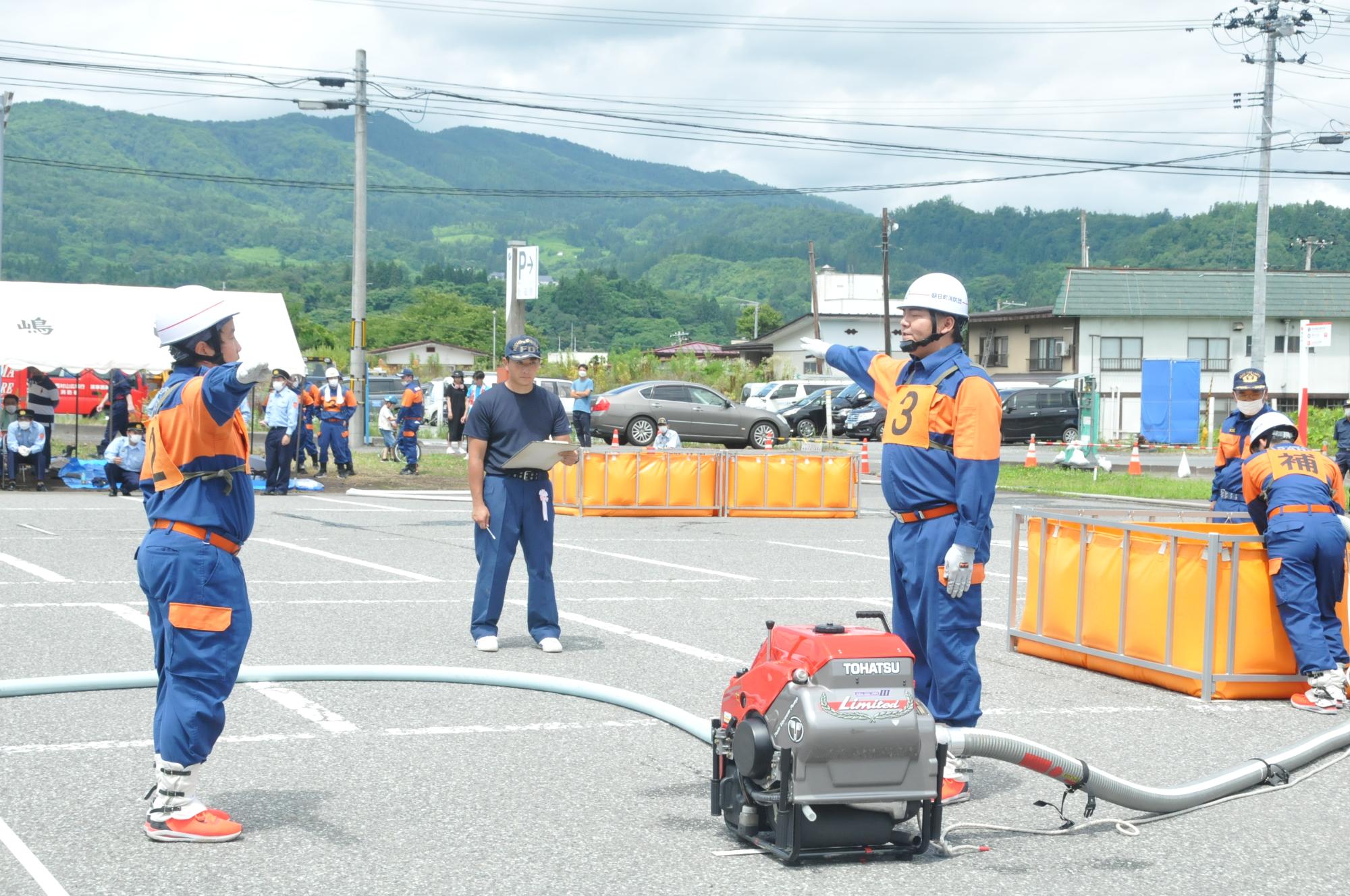 小型ポンプ操法の様子