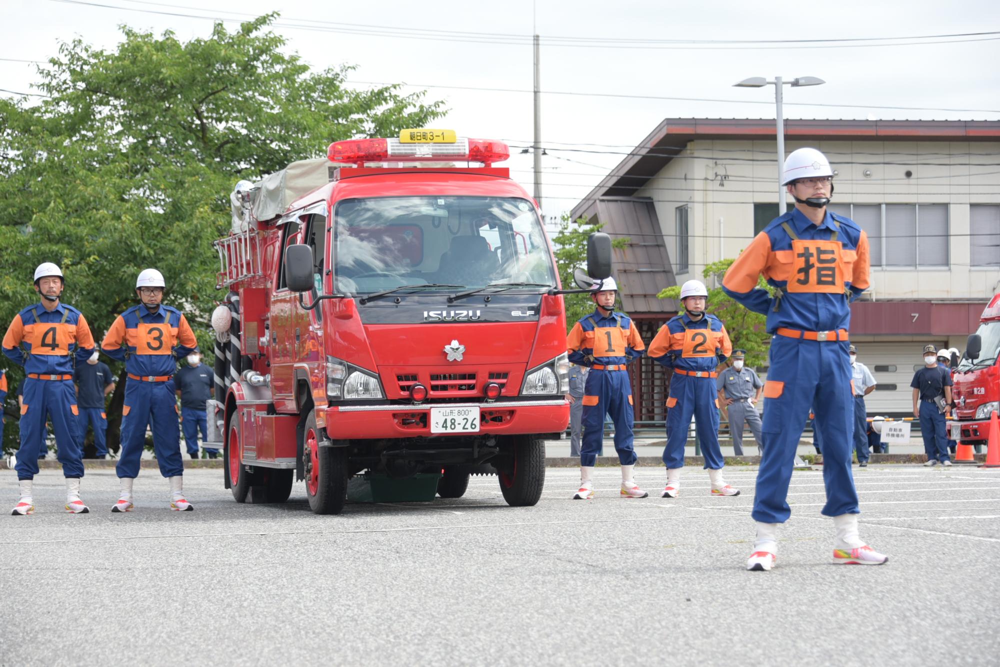 自動車ポンプ操法の様子