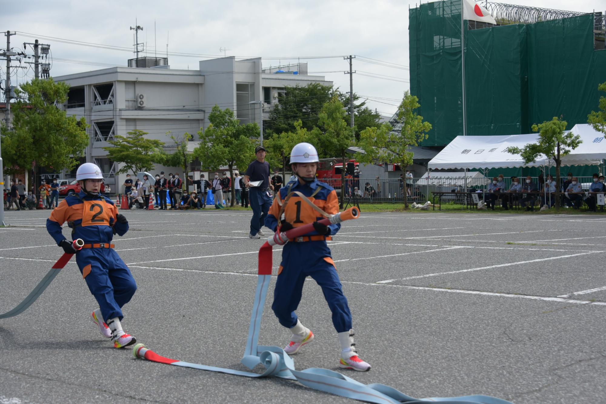 自動車ポンプ操法の様子