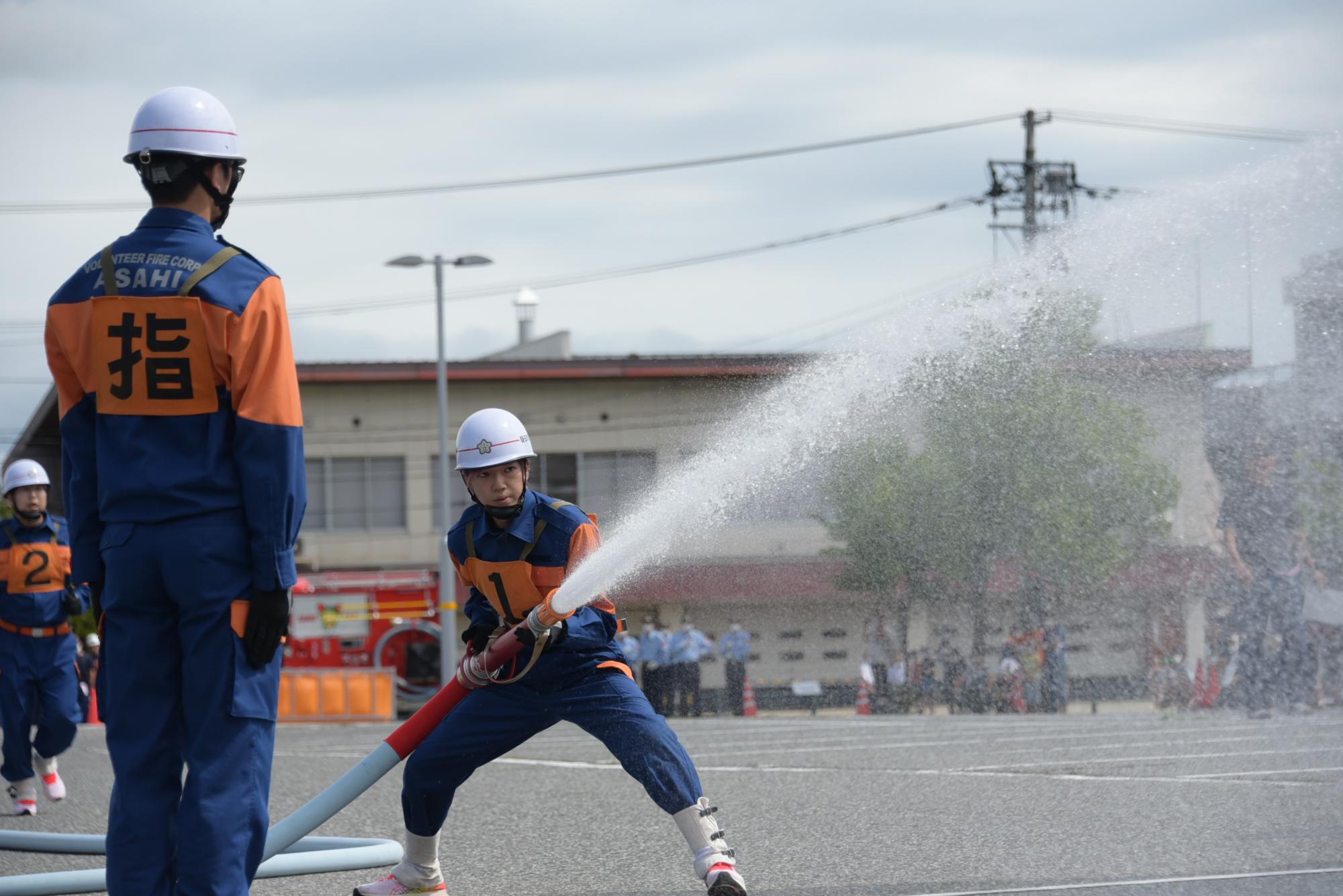 自動車ポンプ操法の様子