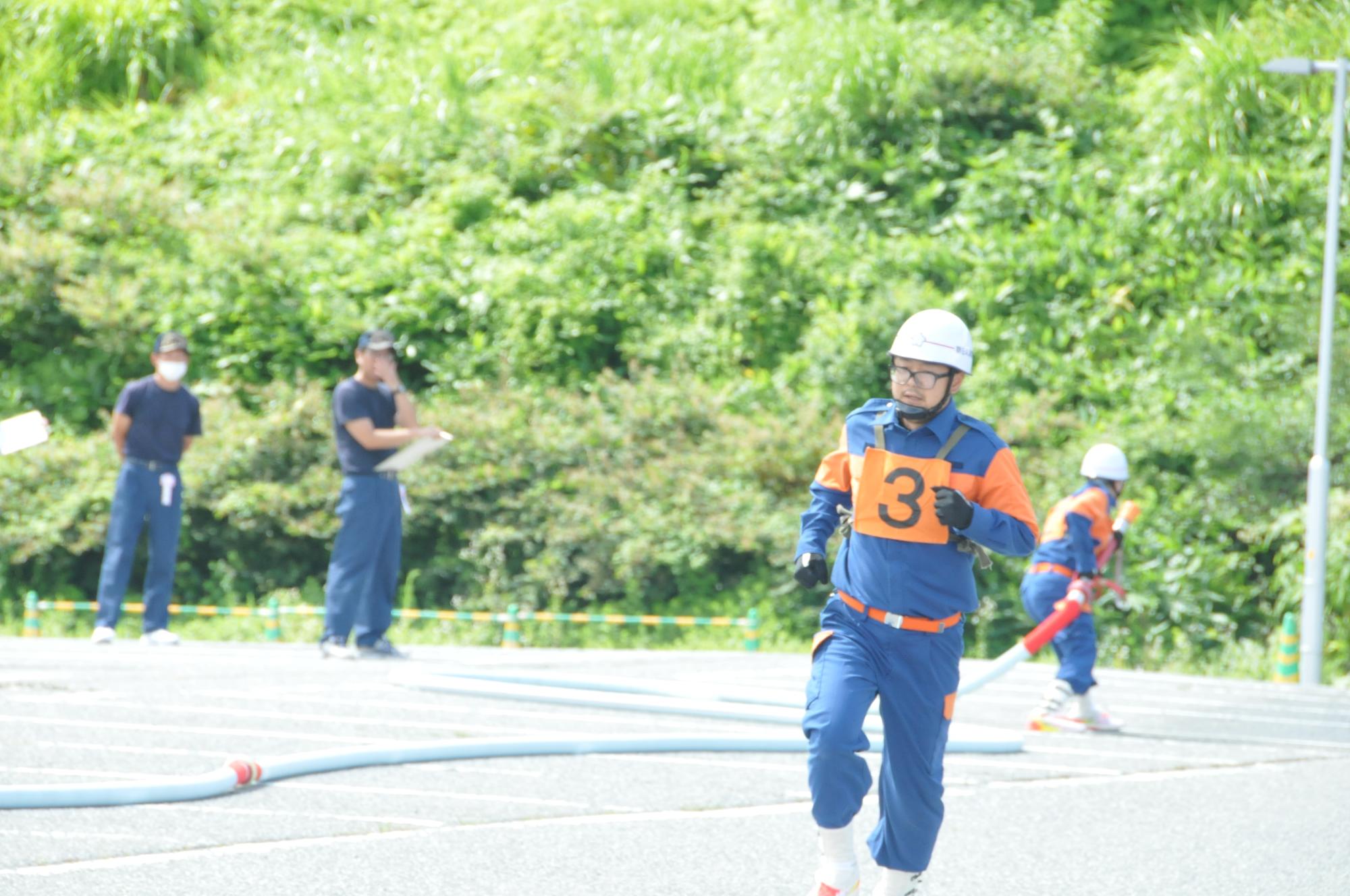 自動車ポンプ操法の様子