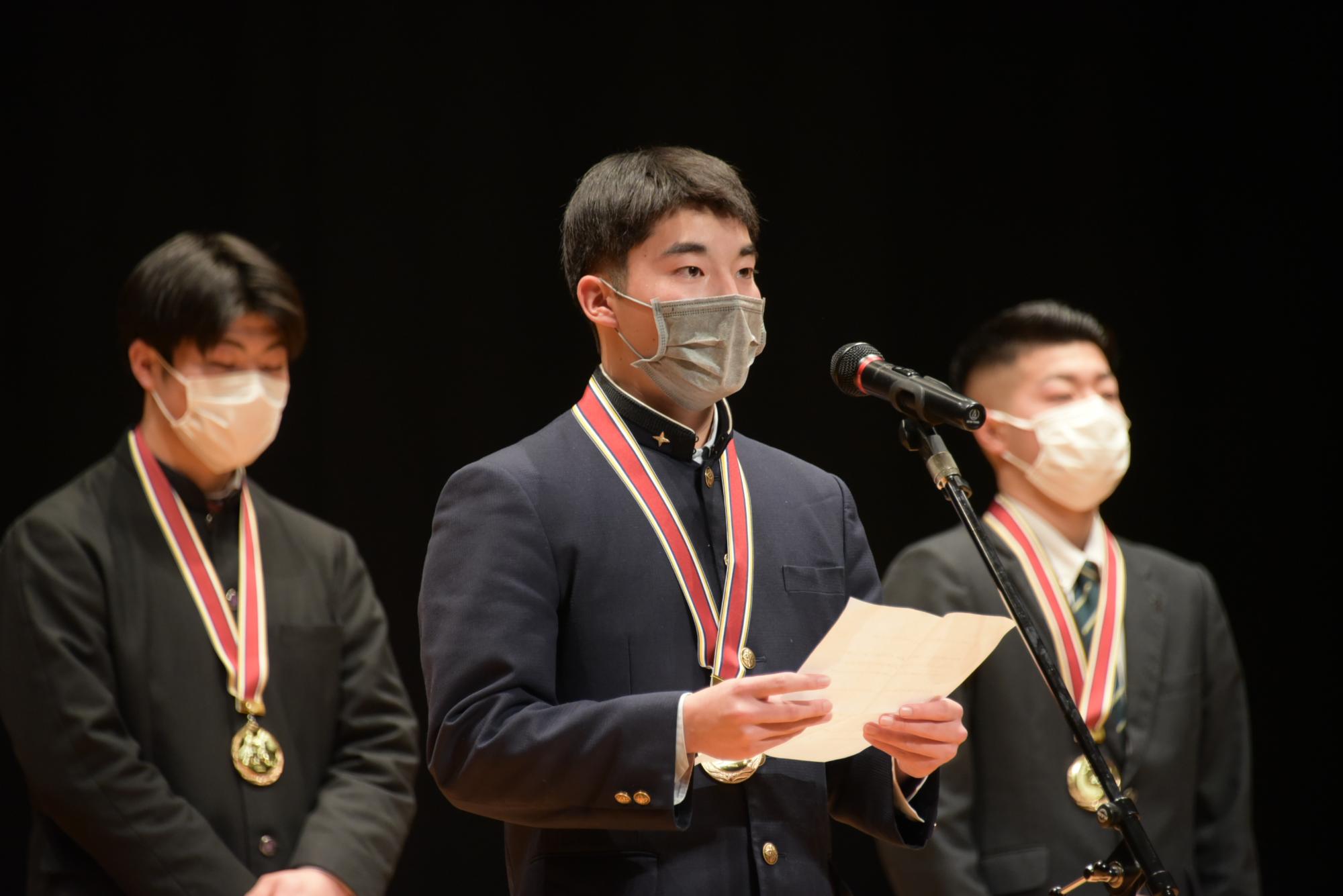 受賞者代表の遠藤さんのあいさつ