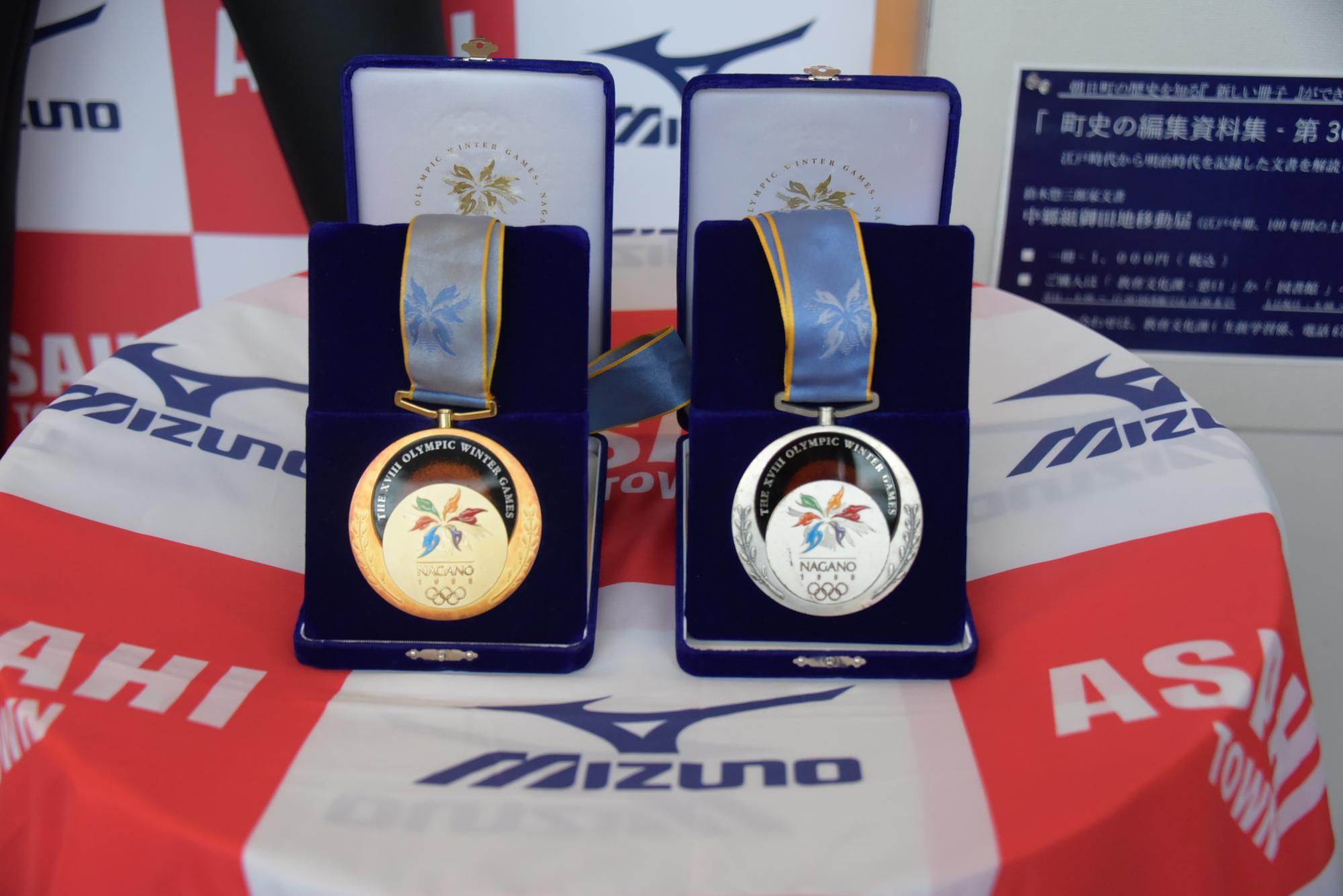 長野オリンピック金・銀メダルの展示