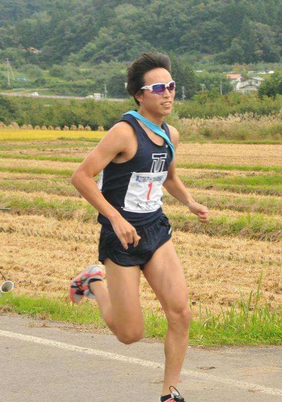 7区の能中地内を駆け抜ける大谷風チームの桜井豊選手の写真