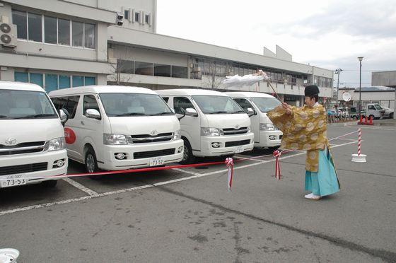 デマンドタクシーの安全祈願祭の写真