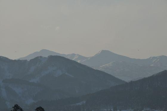 朝日連峰のシルエットの写真
