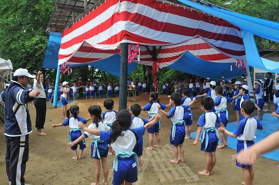 「西五百川小学校校内相撲大会」 準備運動の様子の写真