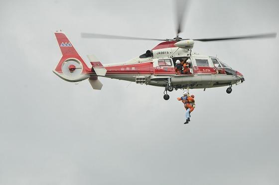 県警ヘリコプターによる迅速な救出劇が披露されている様子の写真