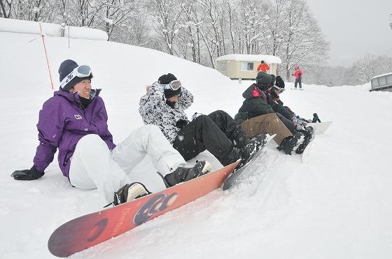 ゲレンデでスノースポーツを楽しむ利用客の写真3