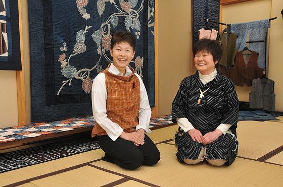 朝日小町の春展 発起人兼主催者代表の倉澤美津子さんと小林秀子さんの写真