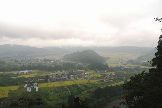 頂上から見た秋葉山と玉ノ井地区の写真