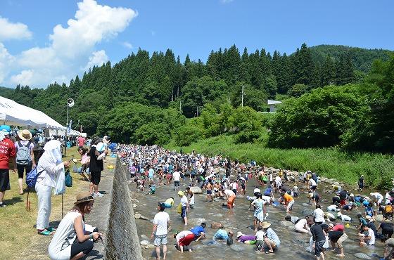 8月5日に開催された朝日川渓流まつりの様子の写真
