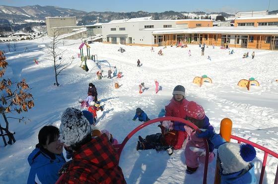 あさひ保育園の雪遊びの様子の写真2