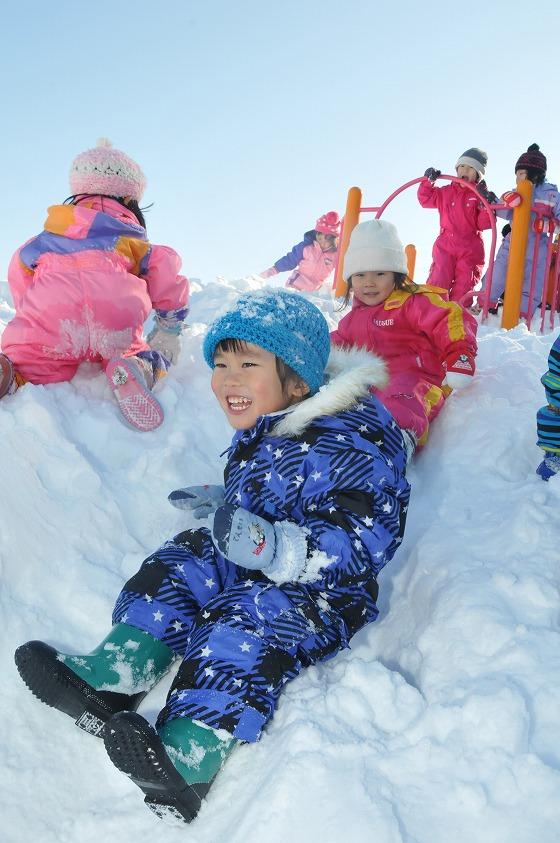 あさひ保育園の雪遊びの様子の写真3