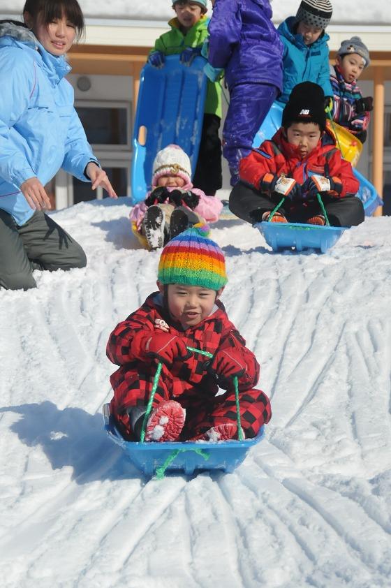 あさひ保育園の雪遊びの様子の写真8