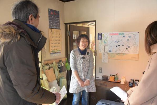 ほおづき窯の柴田とみ子さんが笑顔で迎えてくれました