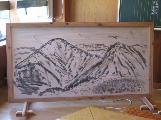 長岡昂司さんが手掛けた山脈をテーマにした水墨画の写真