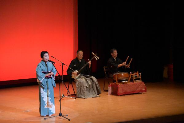 各民謡愛好会による発表の様子の写真2