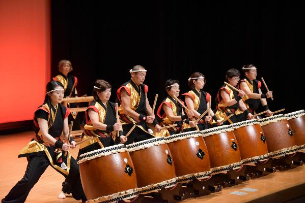 送橋神明こぶし太鼓による勇ましい演奏の写真2