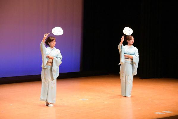 朝日柳香会による雅な日本舞踊の写真2