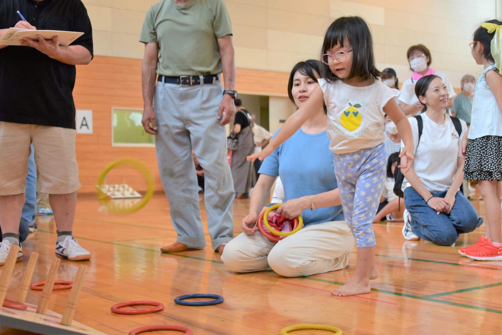 輪投げは子どもも大人も実施