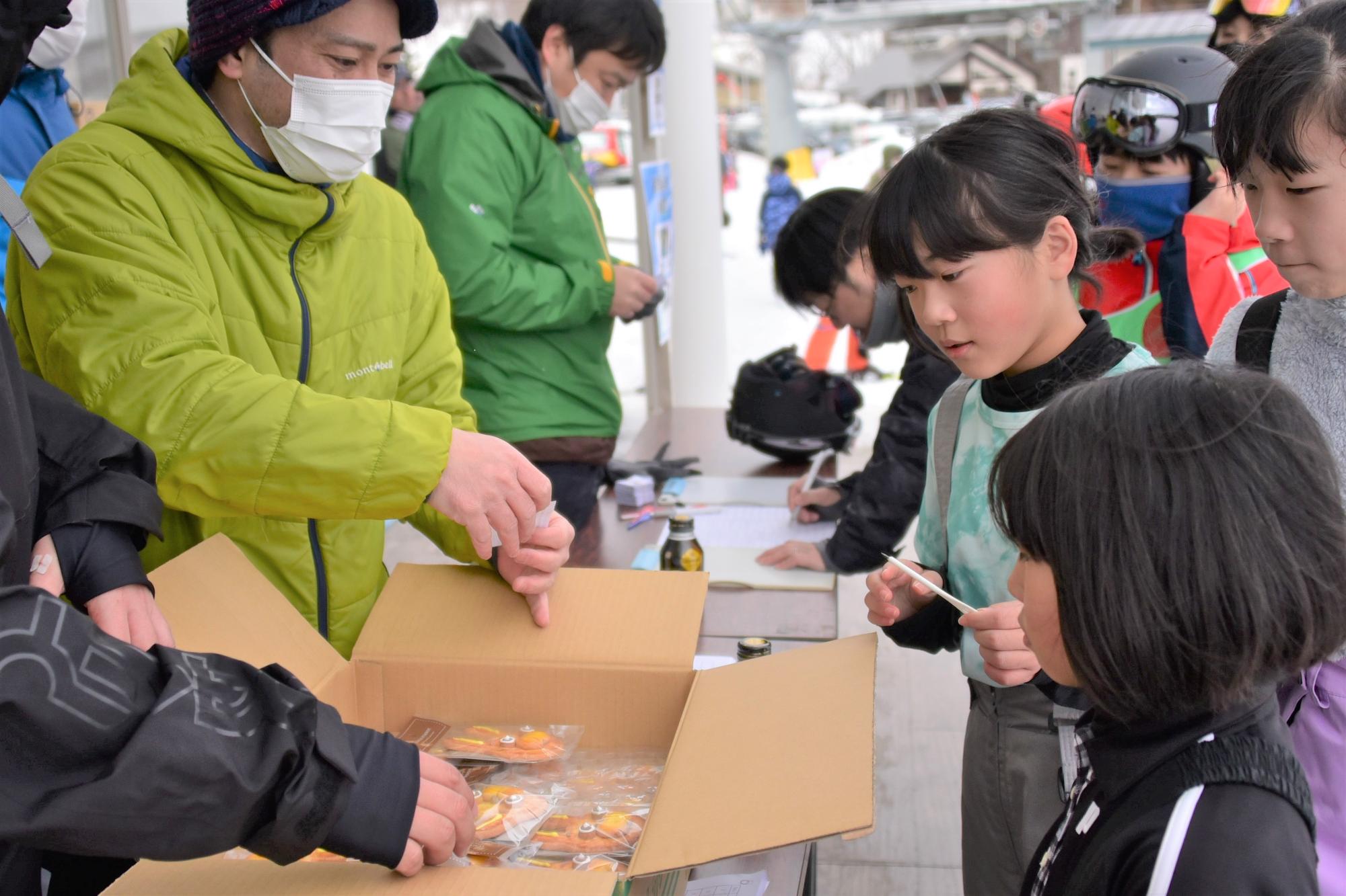 景品のウサヒクッキーと交換