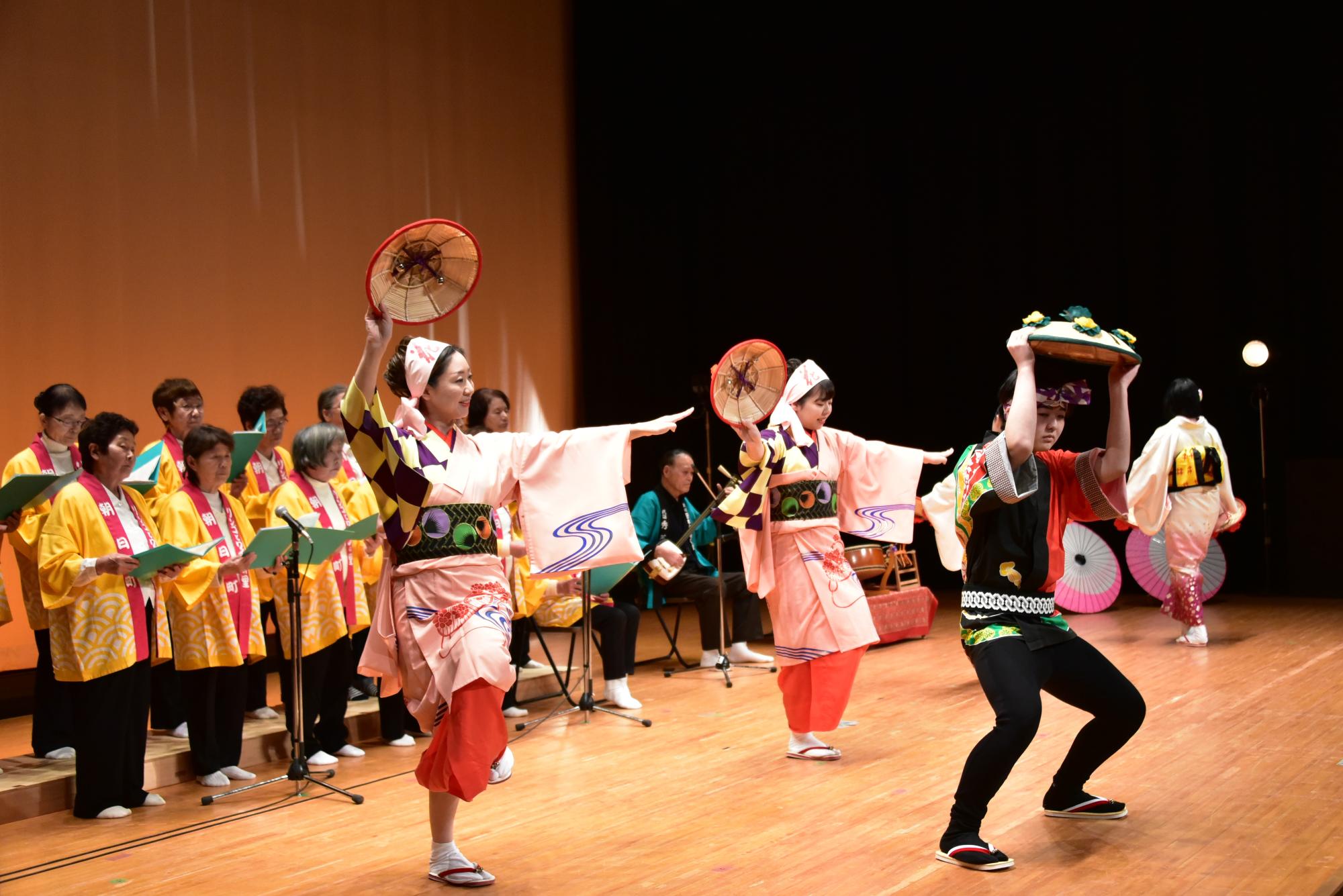 日本舞踊「柳香会」との共演も